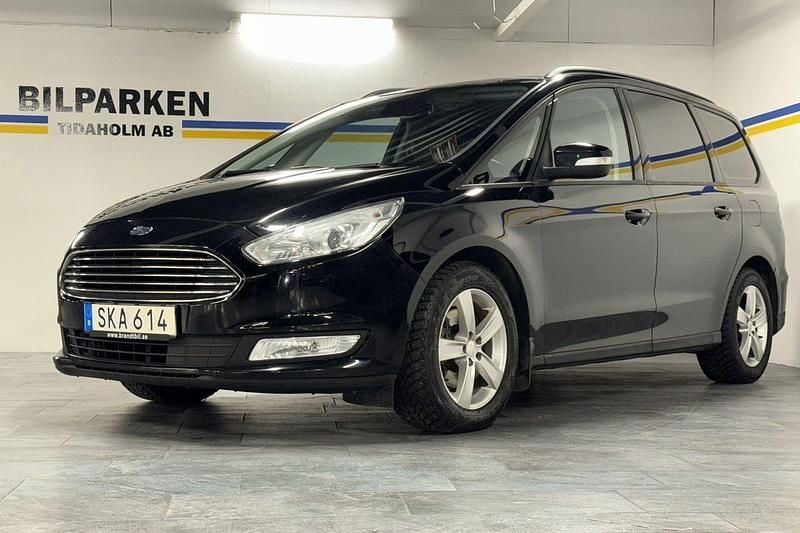 Svart Begagnad 2016 Ford Galaxy Trend Minibuss | 129 900 kr (Marknadspris) - Bild 1/4