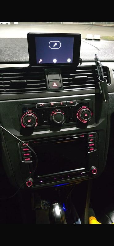 Grå metallic Begagnad 2020 VW Caddy Maxi Life Life Minibuss | 220 000 kr - Bild 1/4