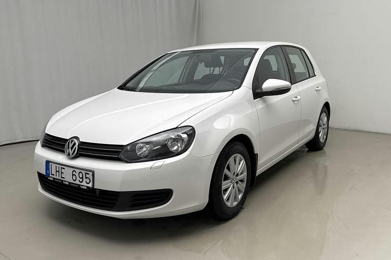 Vit Begagnad 2010 VW Golf VI Halvkombi | 69 000 kr (Marknadspris) - Bild 1/4