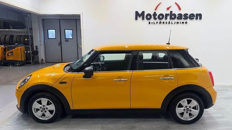 Begagnad Mini ONE Pepper 102 HK (75 kW) 2015 Orange Halvkombi