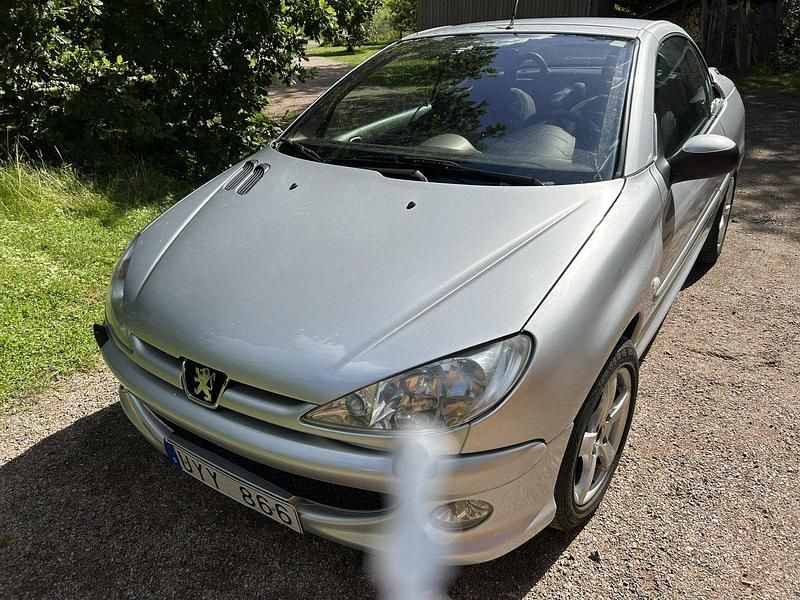 Grå Begagnad 2004 Peugeot 206 CC Cab | 18 000 kr (Bra pris) - Bild 1/4