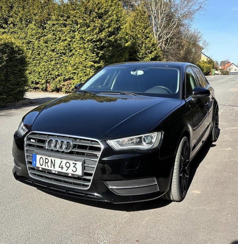 Svart Begagnad 2013 Audi A3 Sportback Halvkombi | 82 500 kr (Marknadspris) - Bild 1/4