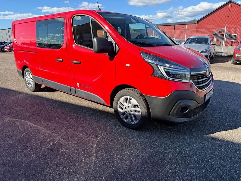 Röd Begagnad 2020 Renault Trafic Van | 279 500 kr - Bild 1/4