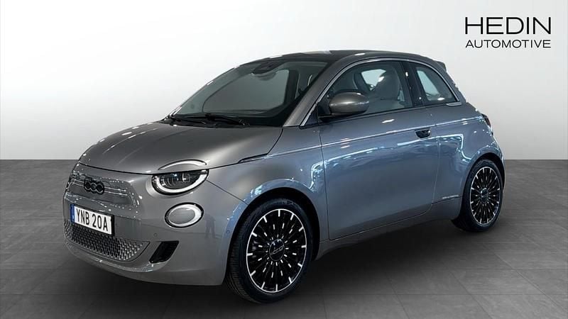 Grå (grey) Begagnad 2022 Fiat 500e La Prima Halvkombi | 239 900 kr (Lite dyr) - Bild 1/4