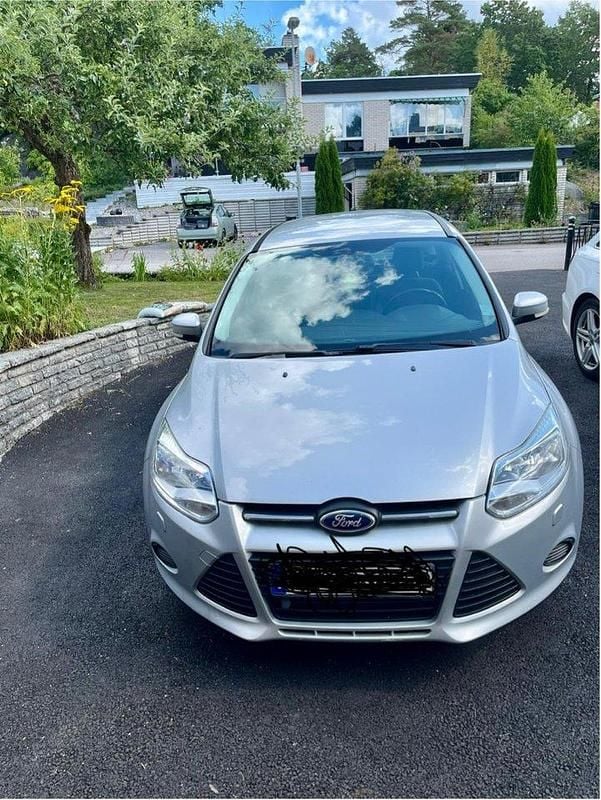 Grå Begagnad 2012 Ford Focus Trend Kombi | 70 000 kr (Lite dyr) - Bild 1/3