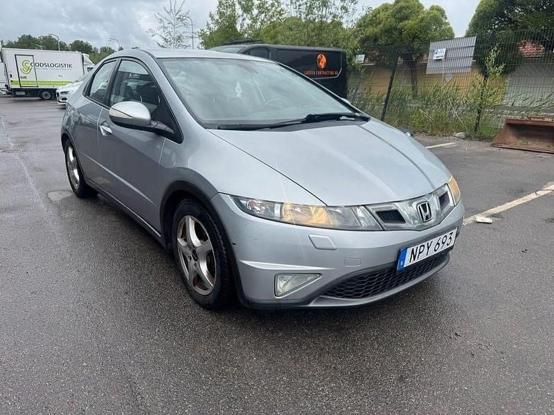 Silver Begagnad 2009 Honda Civic Sport Halvkombi | 34 900 kr (Superpris) - Bild 1/4