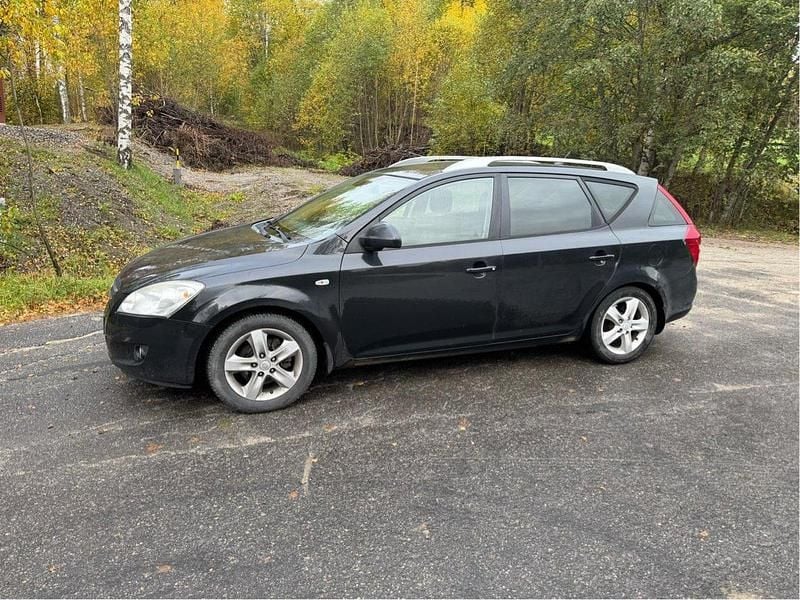 Svart Begagnad 2009 Kia Ceed Sportswagon 4 Kombi | 25 000 kr (Bra pris) - Bild 1/4