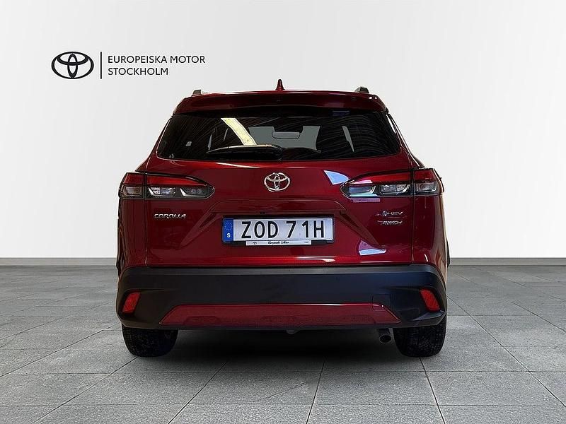 Begagnad Toyota Corolla Cross Style 197 HK (144 kW) 2024 Röd SUV