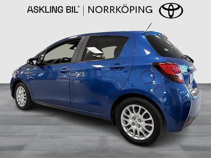 Begagnad Toyota Yaris Hybrid Comfort 101 HK (74 kW) 2017 Blå Halvkombi