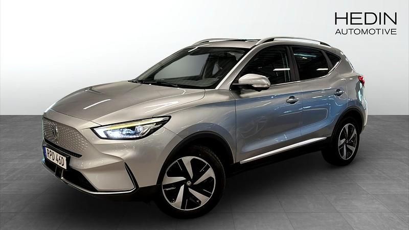 Grå (grey) Begagnad 2022 MG ZS Luxury Sedan | 249 900 kr (Marknadspris) - Bild 1/4