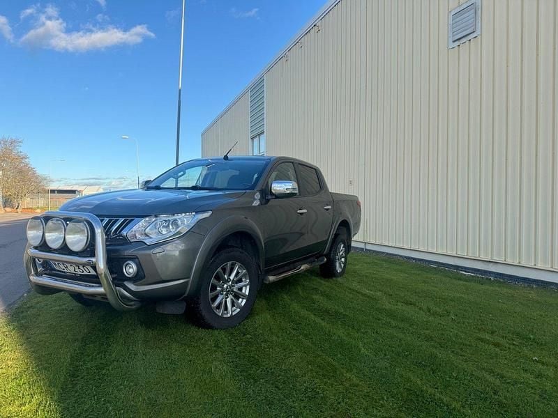 Grön Begagnad 2016 Mitsubishi L200 Pickup | 139 900 kr (Bra pris) - Bild 1/4