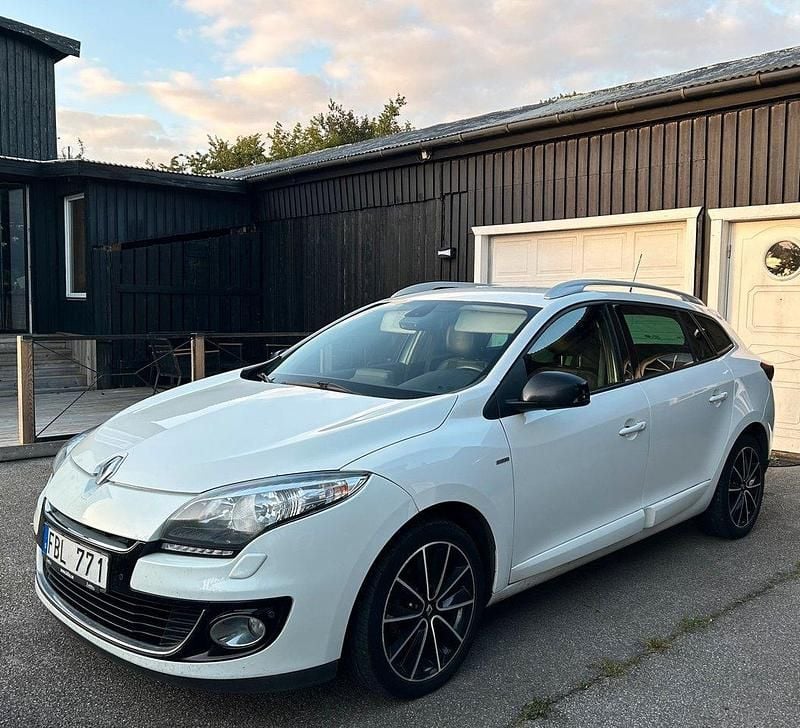 Vit Begagnad 2012 Renault Mégane GrandTour Bose Edition Kombi | 49 900 kr (Lite dyr) - Bild 1/4