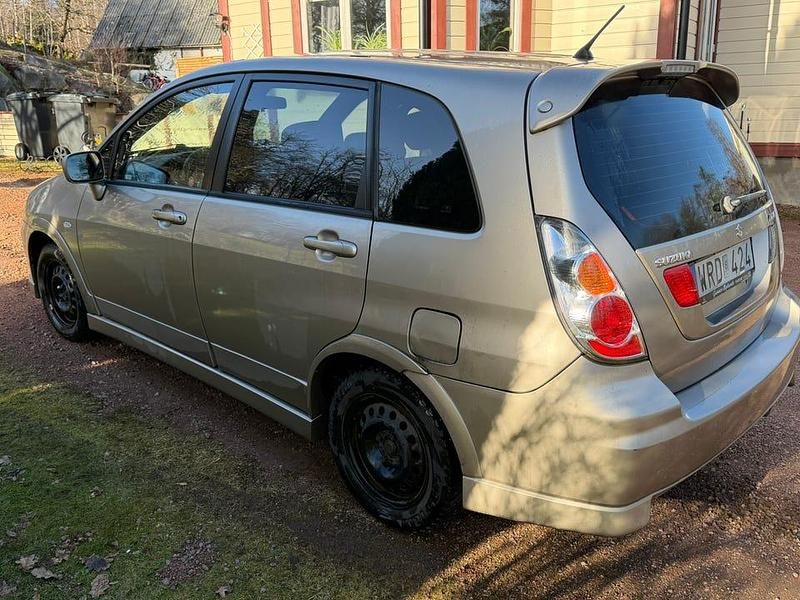Begagnad Suzuki Liana 106 HK (77 kW) 2005