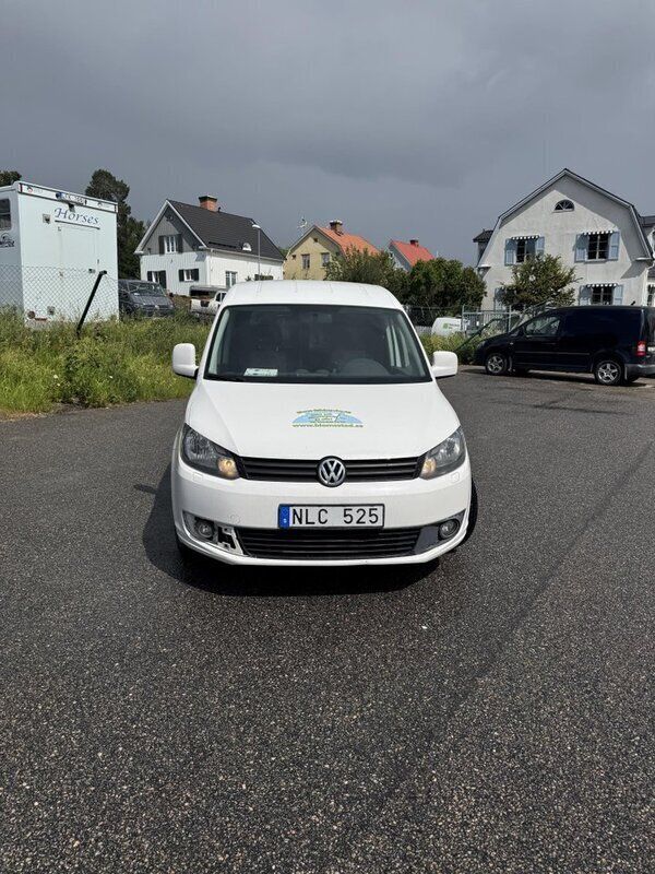 Vit Begagnad 2013 VW Caddy Minibuss | 40 000 kr (Superpris) - Bild 1/4