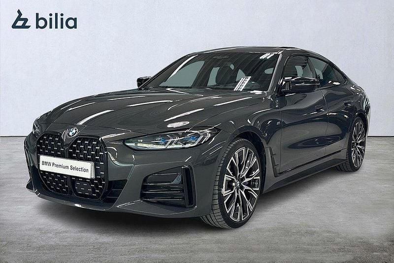 Grå Begagnad 2022 BMW M440 M Sport Sedan | 549 900 kr (Bra pris) - Bild 1/4