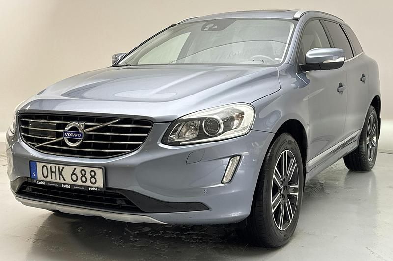 Ljusblå Begagnad 2017 Volvo XC60 Standard SUV | 200 000 kr (Marknadspris) - Bild 1/4