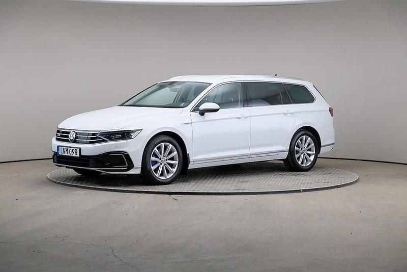 Begagnad VW Passat GTE 218 HK (160 kW) 2019 Vit Kombi