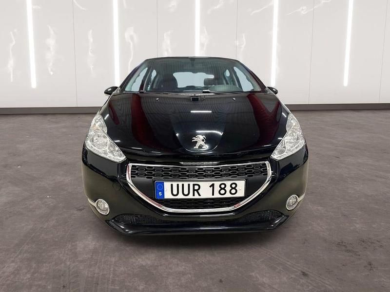 Begagnad Peugeot 208 82 HK (60 kW) 2014 Svart Halvkombi
