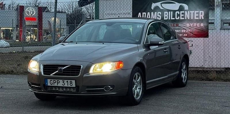 Grå Begagnad 2007 Volvo S80 Momentum Sedan | 64 900 kr (Superpris) - Bild 1/4