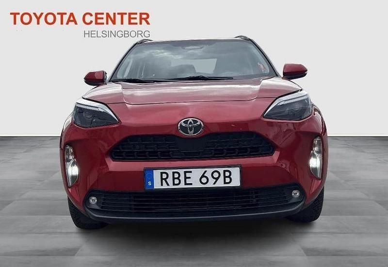 Begagnad Toyota Yaris Hybrid Active 117 HK (86 kW) 2024 Röd