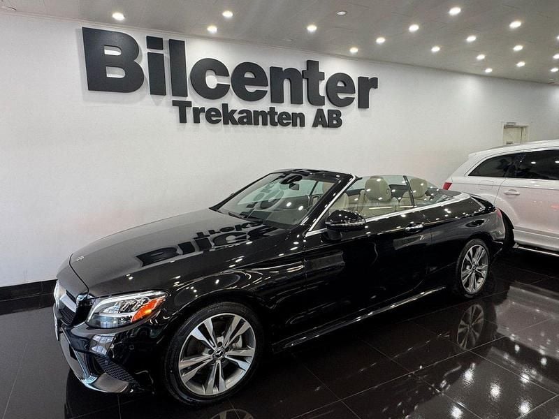 Svart Begagnad 2019 Mercedes C300 Cab | 389 900 kr (Marknadspris) - Bild 1/4