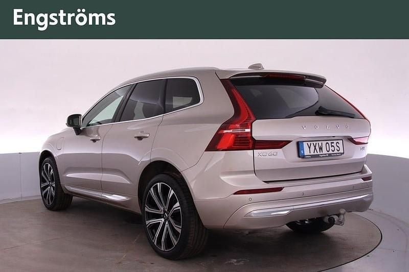 Begagnad Volvo XC60 Plus 253 HK (186 kW) 2024 Grå SUV