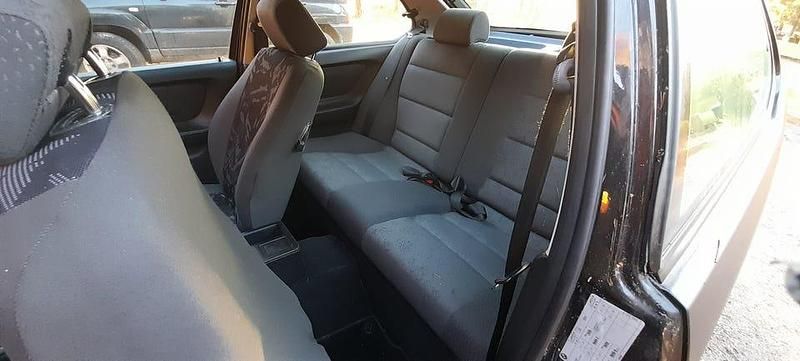 Begagnad BMW 316 Compact 102 HK (75 kW) 1999 Halvkombi