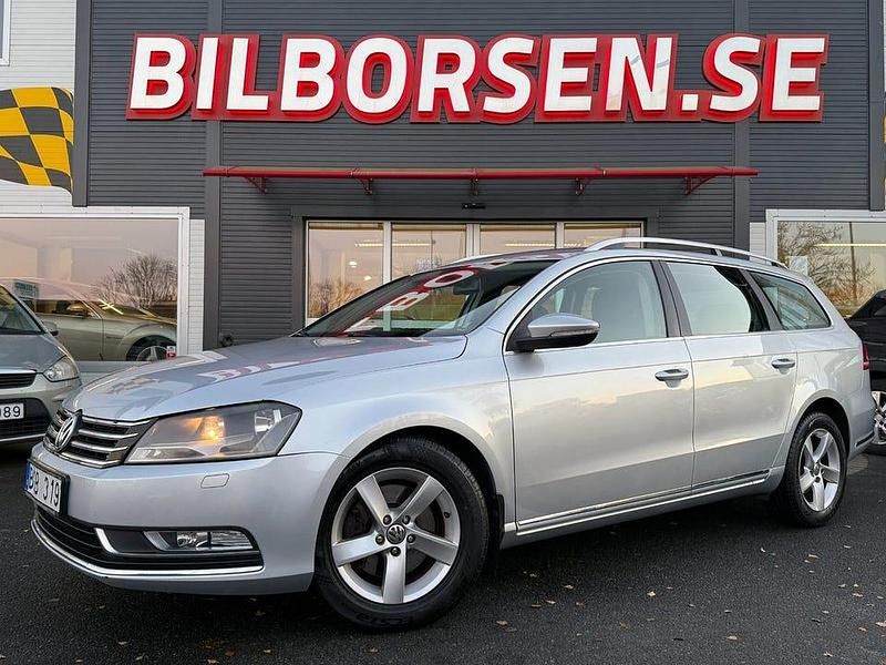 Silver Begagnad 2012 VW Passat Kombi | 109 000 kr (Lite dyr) - Bild 1/4