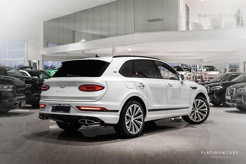Begagnad Bentley Bentayga Mulliner 549 HK (403 kW) 2021 Vit SUV