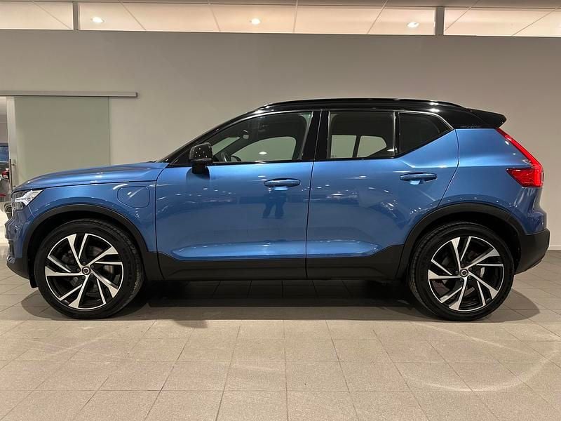 Begagnad Volvo XC40 R-Design 214 HK (157 kW) 2021 Blå SUV