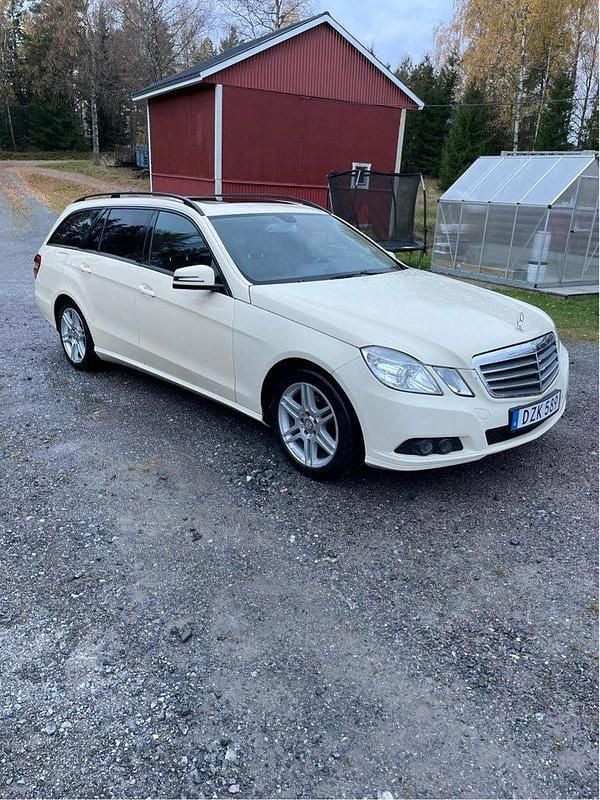 Gul Begagnad 2010 Mercedes E200 Kombi | 35 000 kr (Dyr) - Bild 1/4