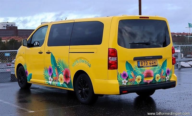 Begagnad Peugeot Traveller S 100 kW (136 HK) 2021 Grå samma som bilen Minibuss