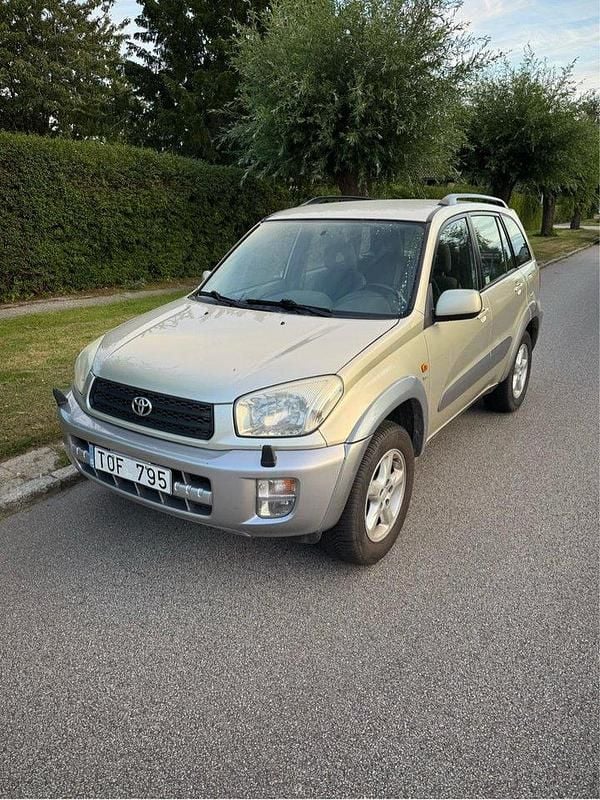 Gul Begagnad 2002 Toyota RAV4 SUV | 55 000 kr (Lite dyr) - Bild 1/4