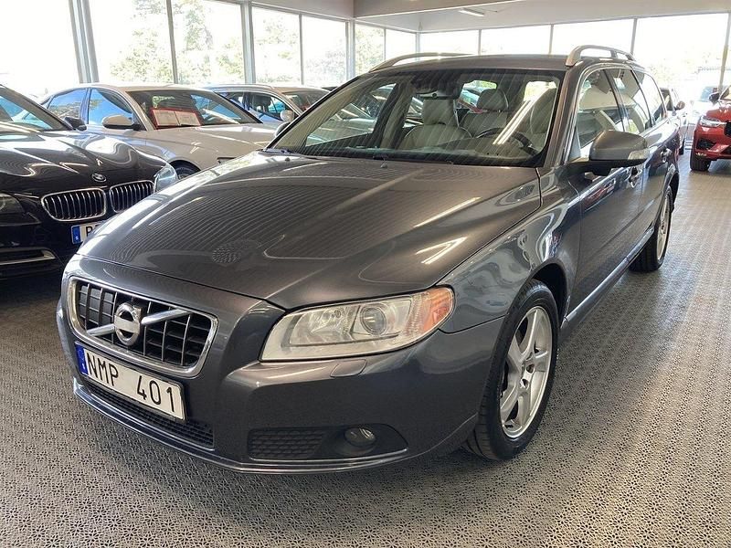 Grå Begagnad 2010 Volvo V70 Summum Kombi | 79 900 kr (Dyr) - Bild 1/4