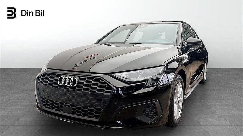Svart Begagnad 2022 Audi A3 Sportback Proline Halvkombi | 234 000 kr (Marknadspris) - Bild 1/4