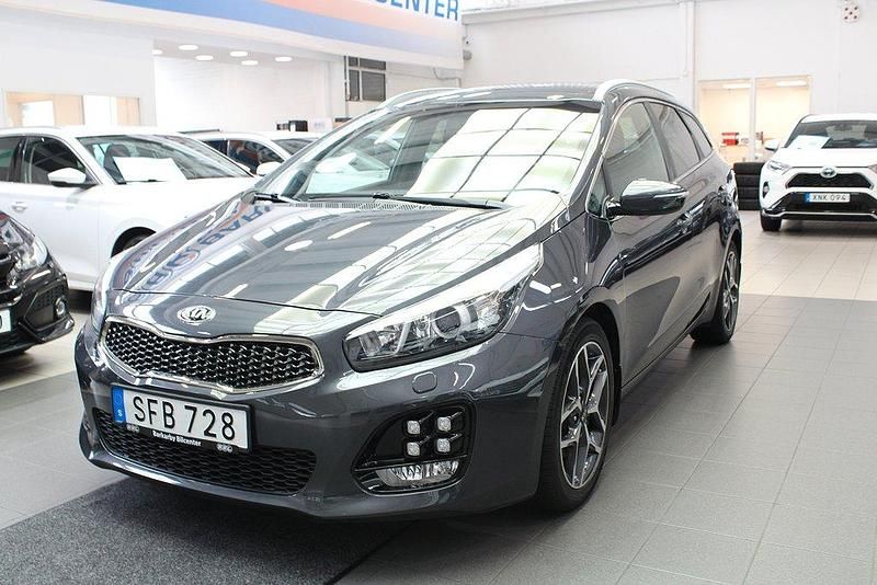 Grå Begagnad 2018 Kia Ceed Sportswagon GT-Line Kombi | 179 900 kr (Marknadspris) - Bild 1/4