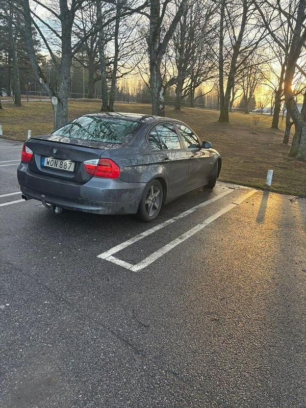 Begagnad BMW 325 218 HK (160 kW) 2005 Sedan