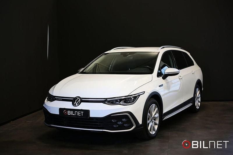Vit Begagnad 2022 VW Golf Alltrack Kombi | 259 900 kr (Marknadspris) - Bild 1/3
