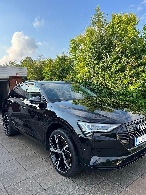 Begagnad Audi e-tron Proline 230 kW (313 HK) 2020 Brilliant black SUV