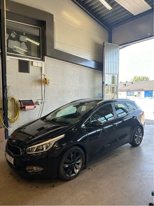 Svart Begagnad 2014 Kia Ceed Sportswagon Comfort Kombi | 69 000 kr (Bra pris) - Bild 1/2