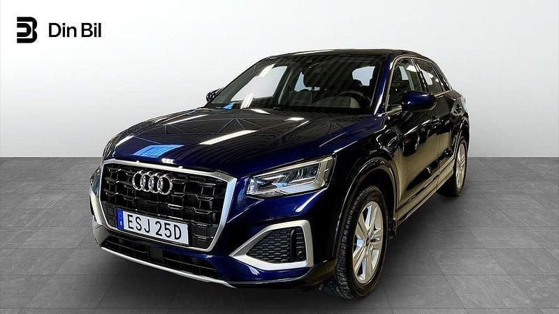 Navarrablå metallic Begagnad 2024 Audi Q2 Advanced Plus SUV | 284 000 kr (Marknadspris) - Bild 1/4