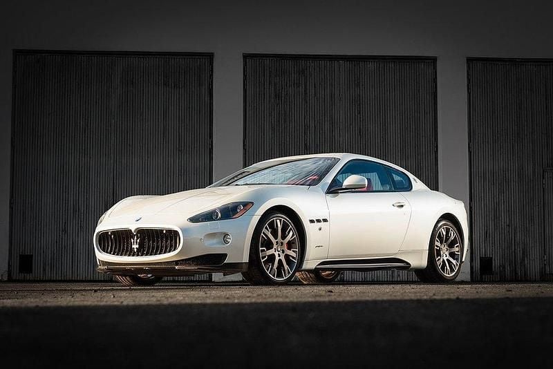 Vit Begagnad 2011 Maserati Granturismo Sportkupé | 630 000 kr - Bild 1/4
