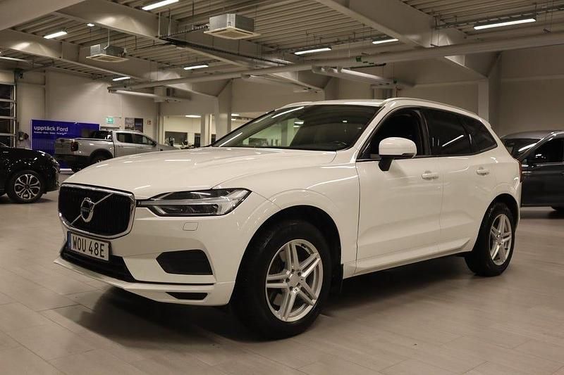Vit Begagnad 2019 Volvo XC60 Momentum SUV | 239 800 kr (Marknadspris) - Bild 1/4