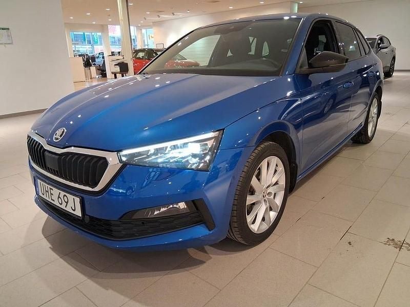 Race blue metallic Begagnad 2019 Skoda Scala Style Halvkombi | 164 900 kr (Marknadspris) - Bild 1/4