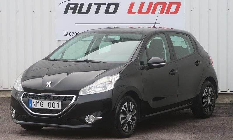 Svart Begagnad 2012 Peugeot 208 Halvkombi | 45 000 kr (Marknadspris) - Bild 1/4
