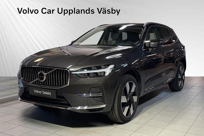 Grå Begagnad 2024 Volvo XC60 Core SUV | 479 900 kr (Marknadspris) - Bild 1/3