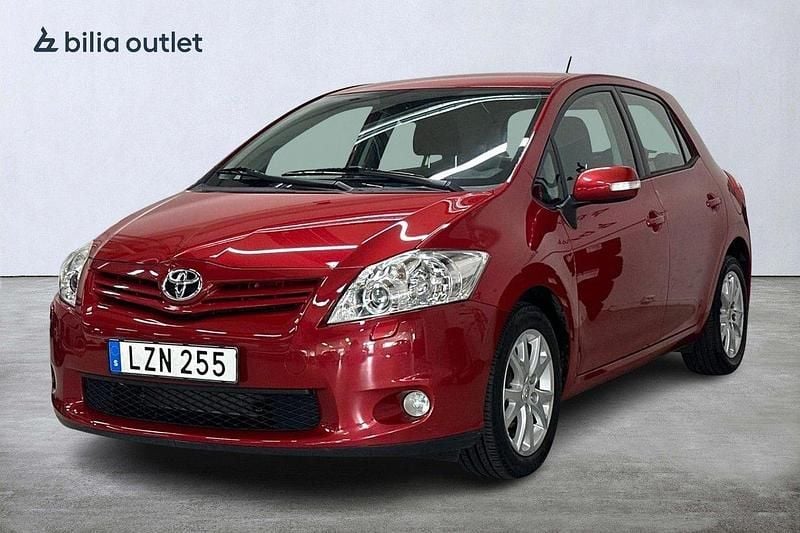 Mörkröd Begagnad 2011 Toyota Auris Edition Halvkombi | 89 900 kr (Marknadspris) - Bild 1/3