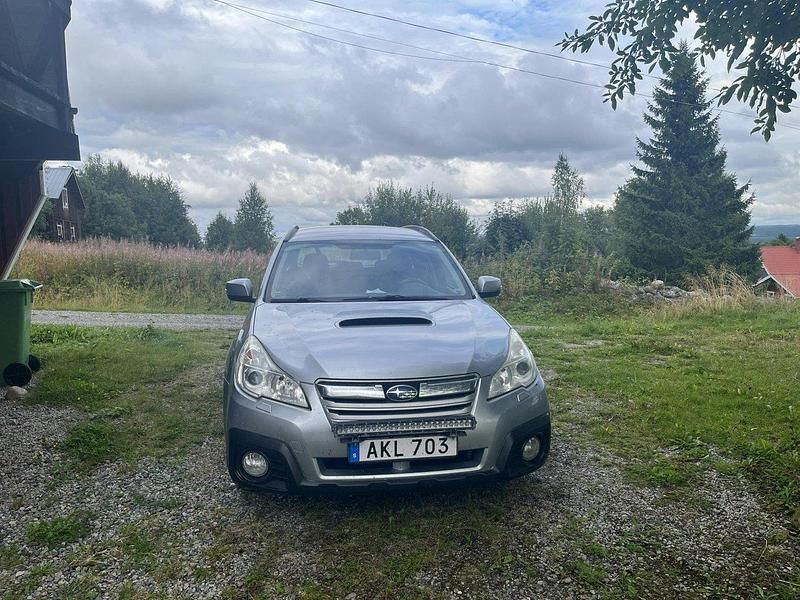 Silver Begagnad 2014 Subaru Outback SUV | 85 000 kr (Marknadspris) - Bild 1/4