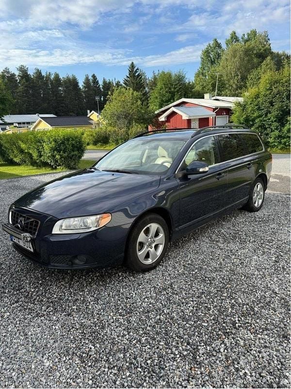 Blå Begagnad 2010 Volvo V70 Momentum Kombi | 67 500 kr (Superpris) - Bild 1/4