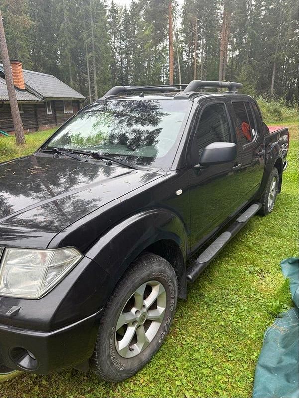 Svart Begagnad 2007 Nissan Navara Pickup | 50 000 kr (Marknadspris) - Bild 1/2